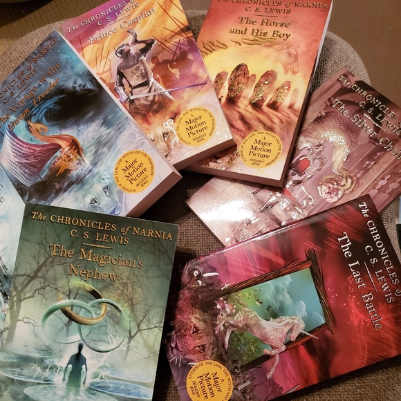 The Chronicles of Narnia Boxed Softcover Seven Book Set - Picture 14 of 16